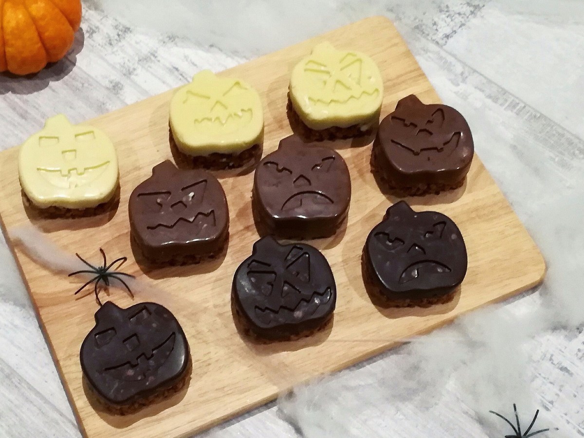 ORANGE PUMPKIN CRISPY&nbsp;CAKES